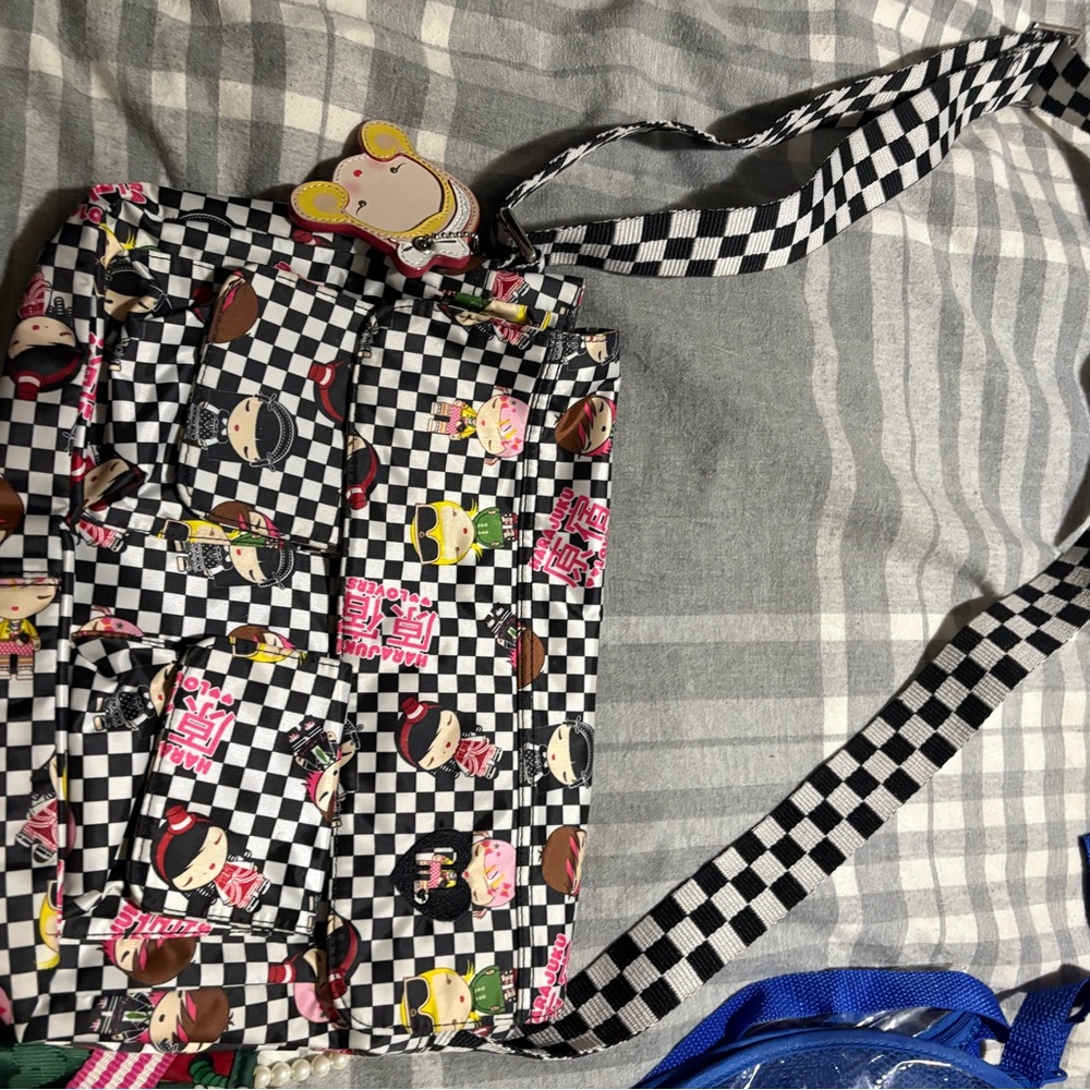 Harajuku Lovers Green and Pink Fashion Bags - Picture 7 of 8